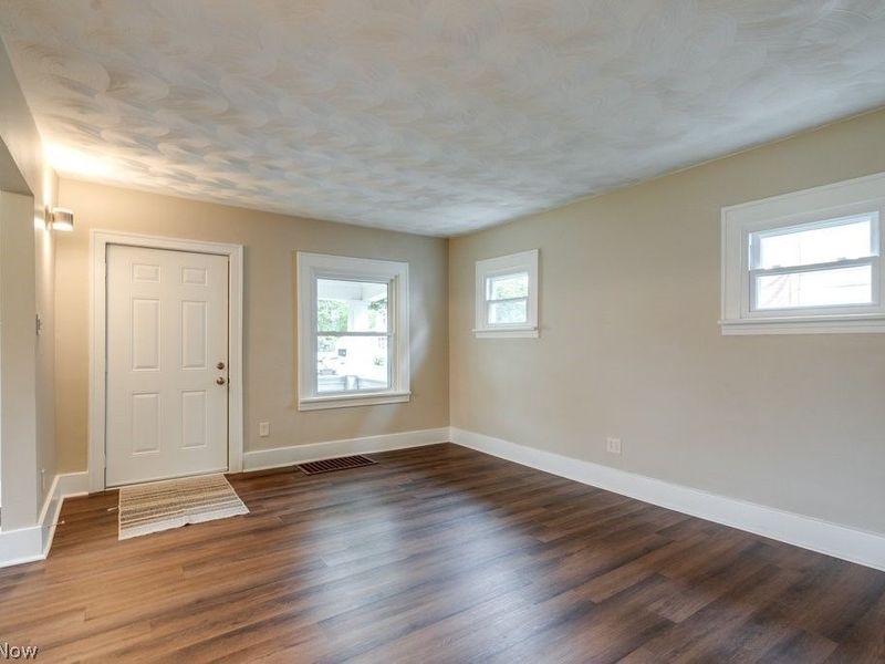 931 Lovers Lane, Akron, OH 44306 Photo 8