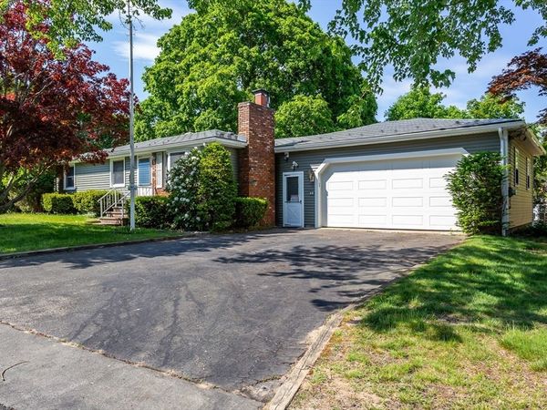 68 Redwood Rd, Somerset, MA 02726