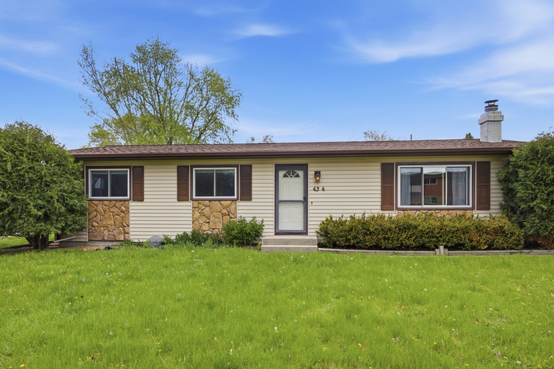 434 Dale Avenue , Moorhead, MN 56560 Main Photo