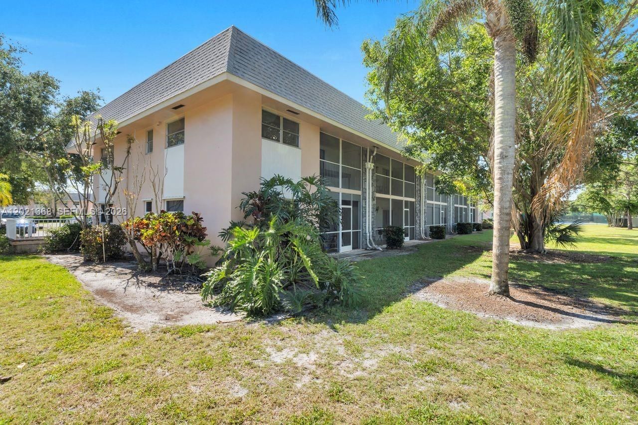 18081 SE Country Club Dr , Unit 1-10, Jupiter, FL 33469 Photo