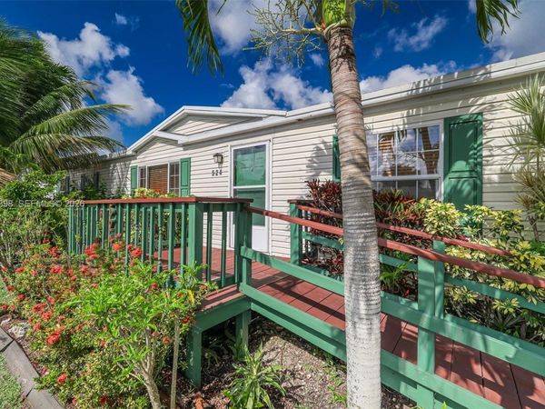 19800 SW 180 avenue , Miami, FL 33187
