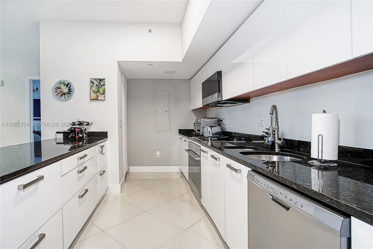 3131 NE 188th St, Unit 1-1104, Aventura, FL 33180 Photo