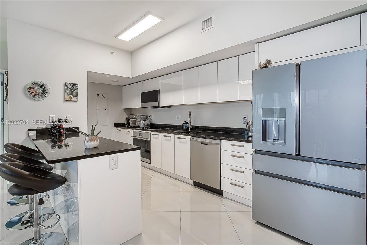 3131 NE 188th St, Unit 1-1104, Aventura, FL 33180 Photo