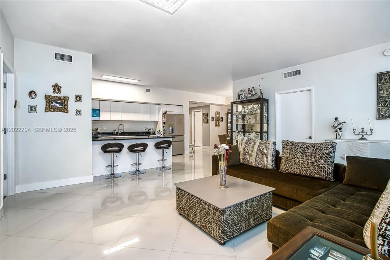 3131 NE 188th St, Unit 1-1104, Aventura, FL 33180 Photo