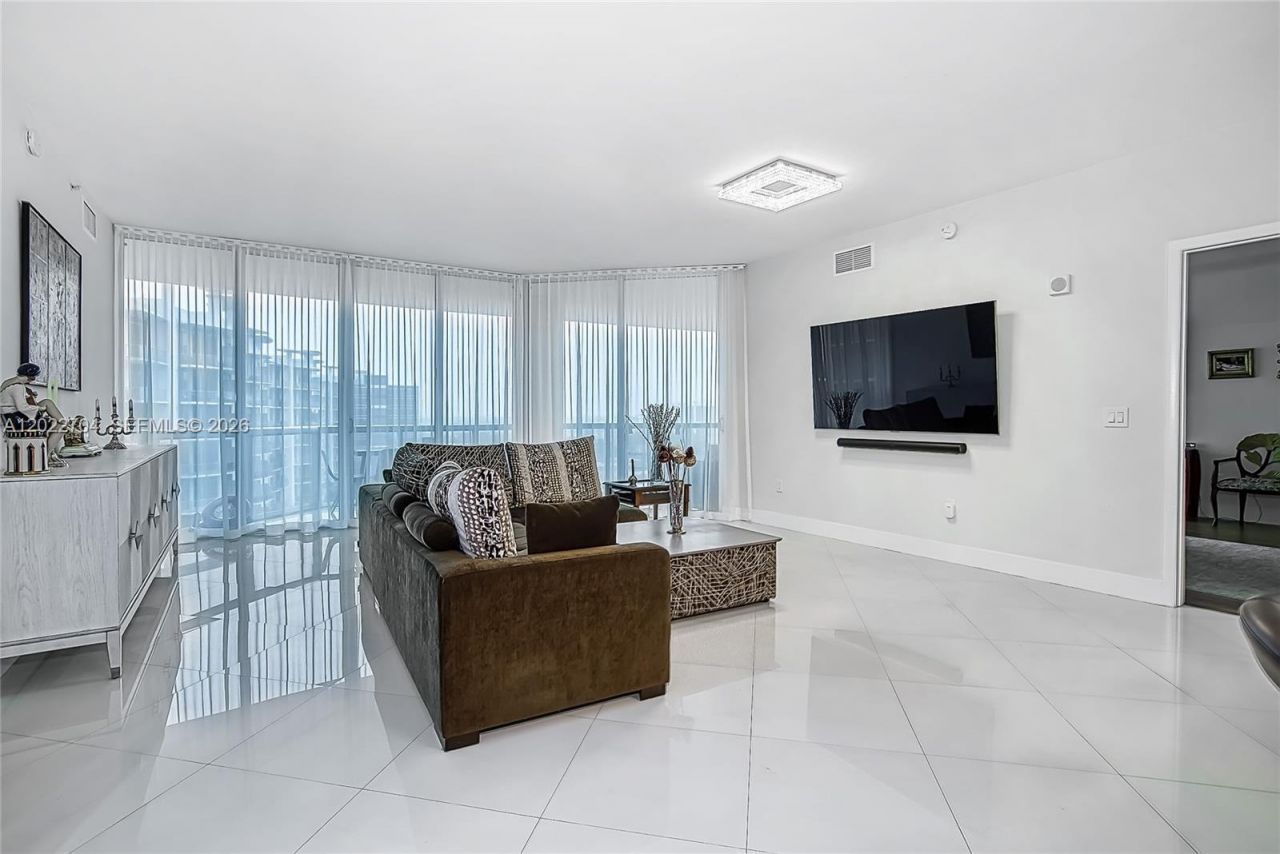 3131 NE 188th St, Unit 1-1104, Aventura, FL 33180 Photo