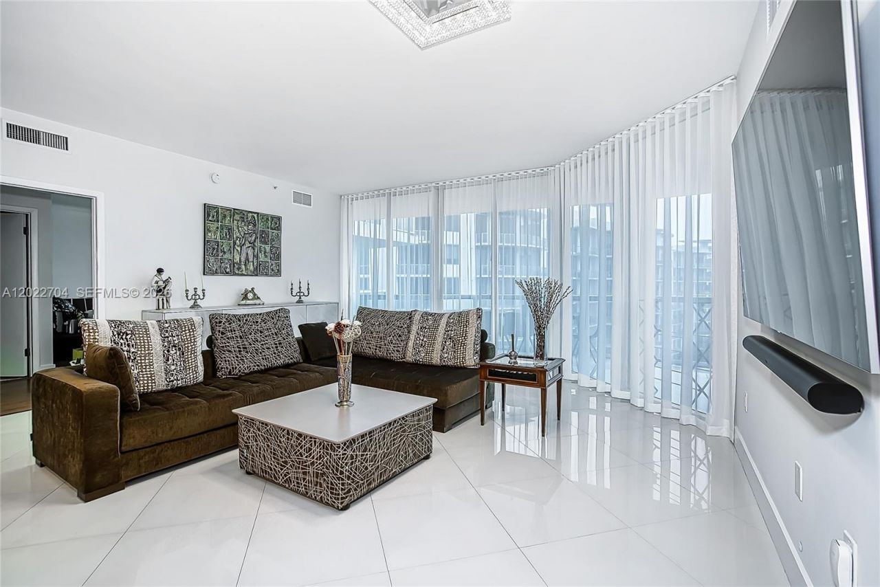 3131 NE 188th St, Unit 1-1104, Aventura, FL 33180 Photo