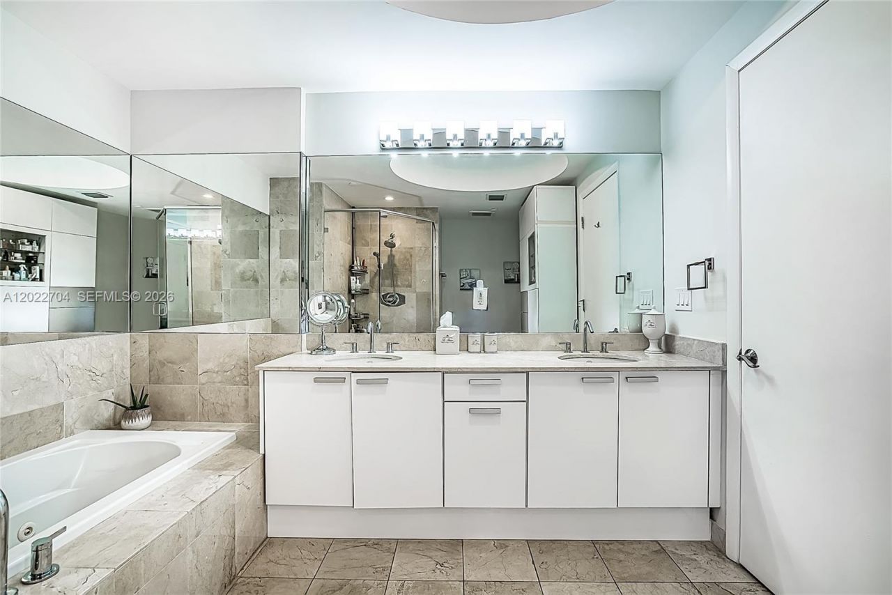 3131 NE 188th St, Unit 1-1104, Aventura, FL 33180 Photo