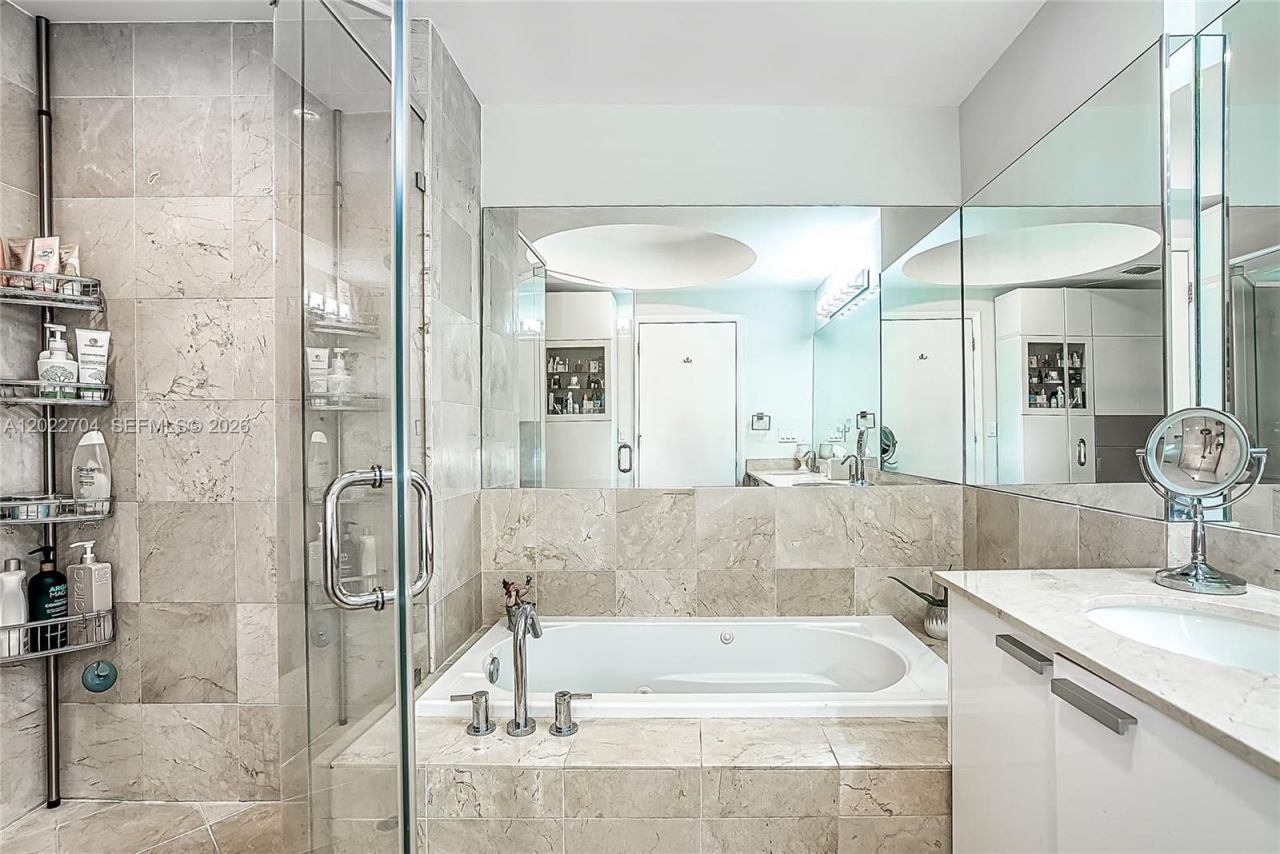 3131 NE 188th St, Unit 1-1104, Aventura, FL 33180 Photo