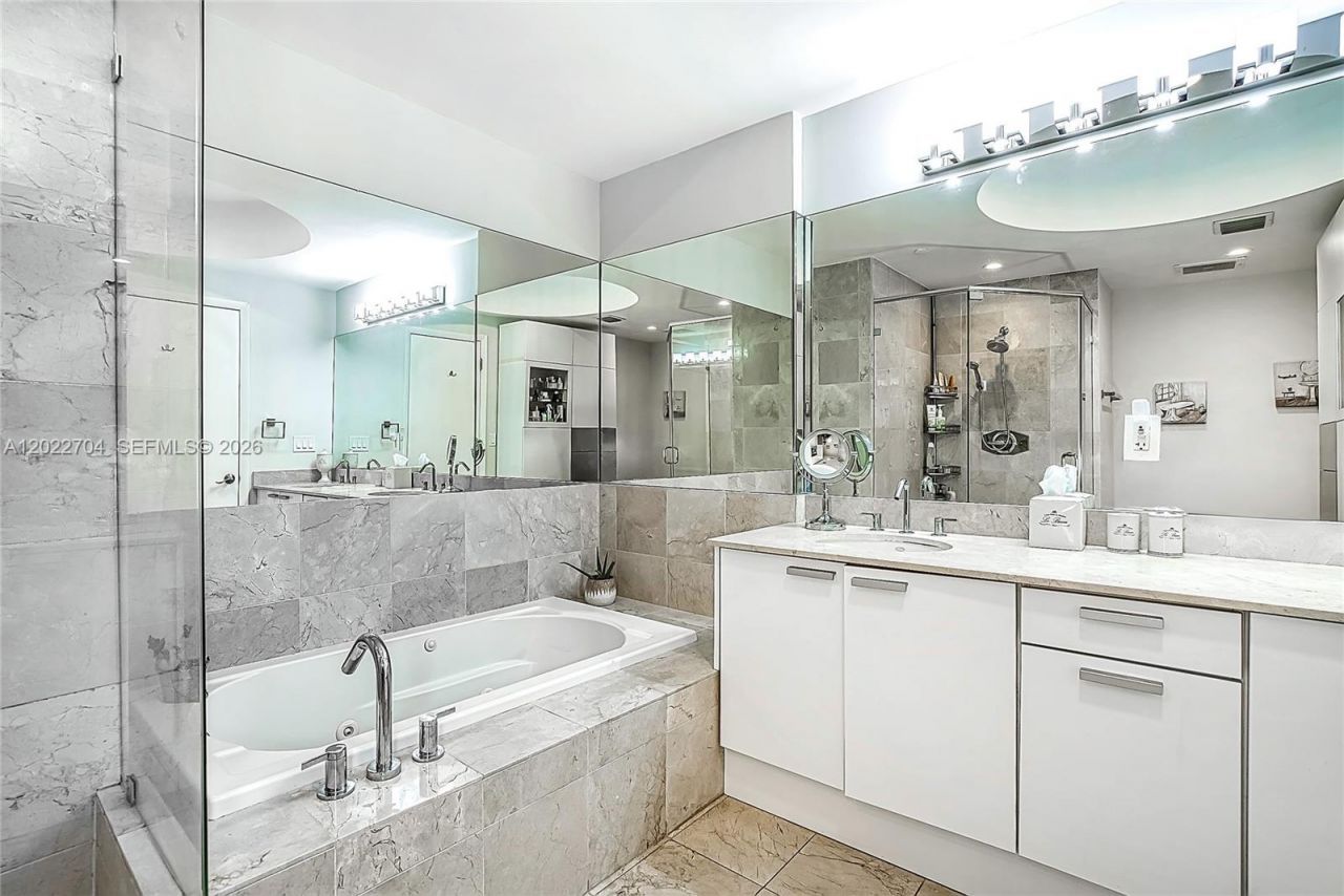 3131 NE 188th St, Unit 1-1104, Aventura, FL 33180 Photo