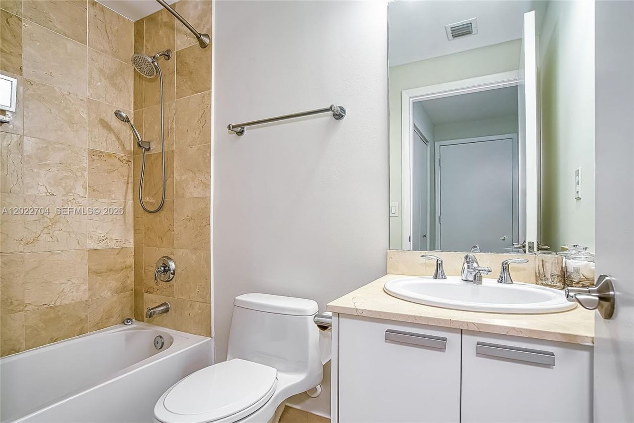 3131 NE 188th St, Unit 1-1104, Aventura, FL 33180 Photo