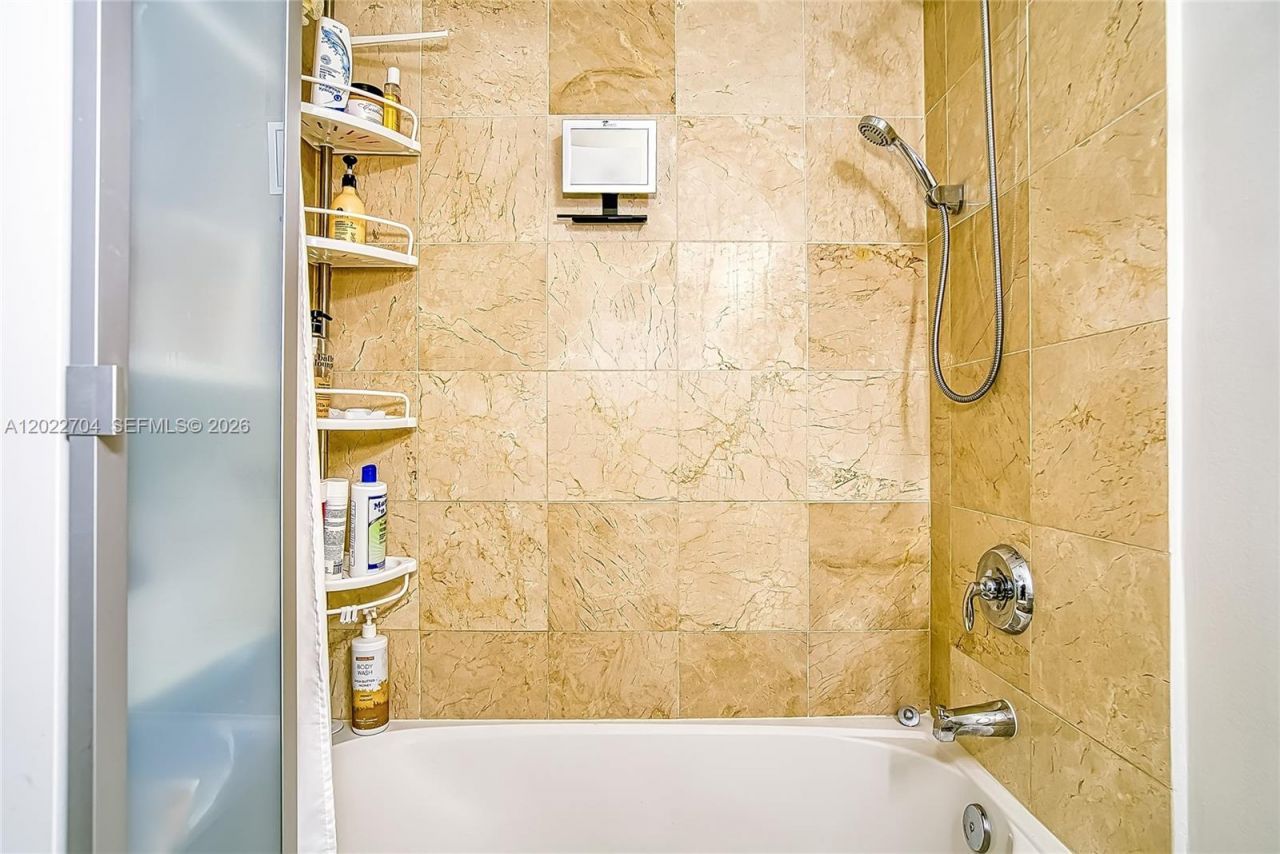 3131 NE 188th St, Unit 1-1104, Aventura, FL 33180 Photo