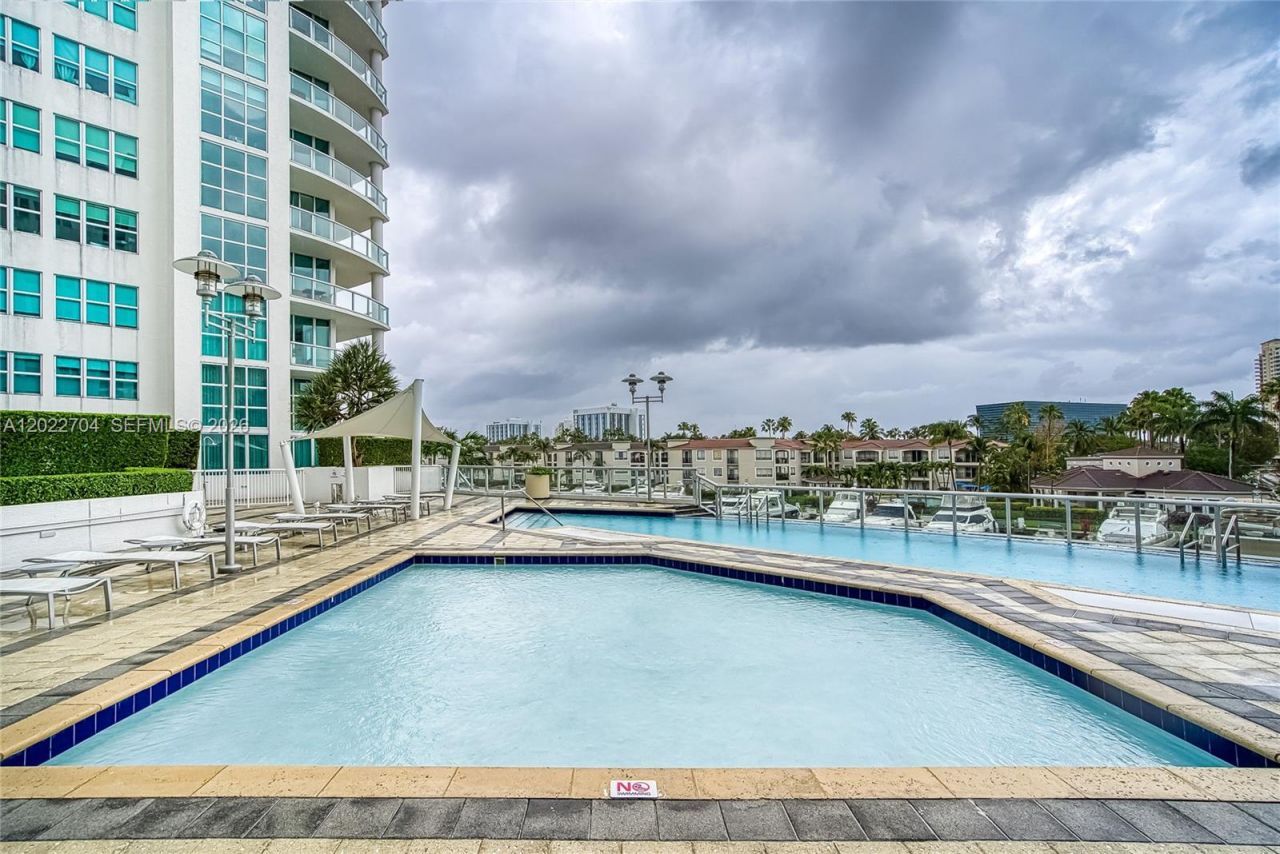 3131 NE 188th St, Unit 1-1104, Aventura, FL 33180 Photo