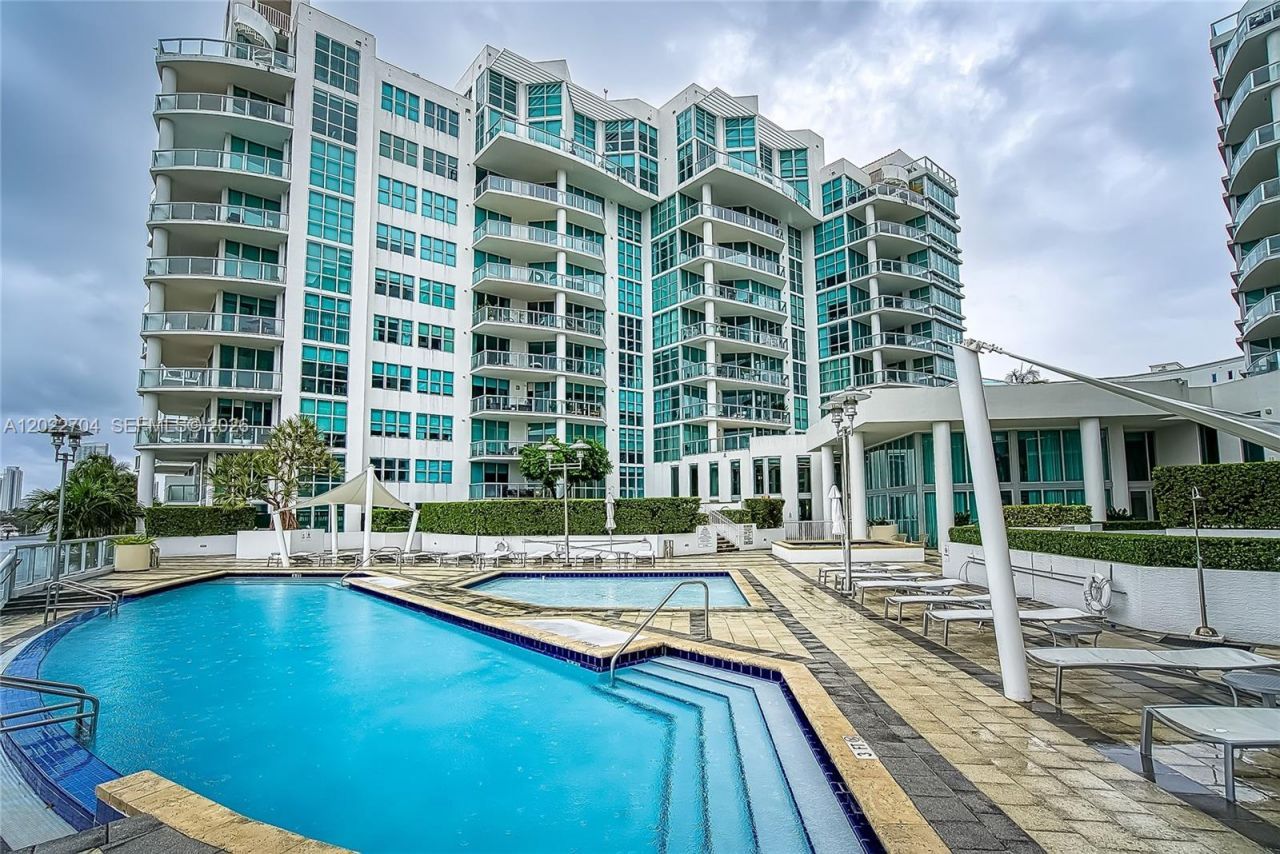 3131 NE 188th St, Unit 1-1104, Aventura, FL 33180 Photo