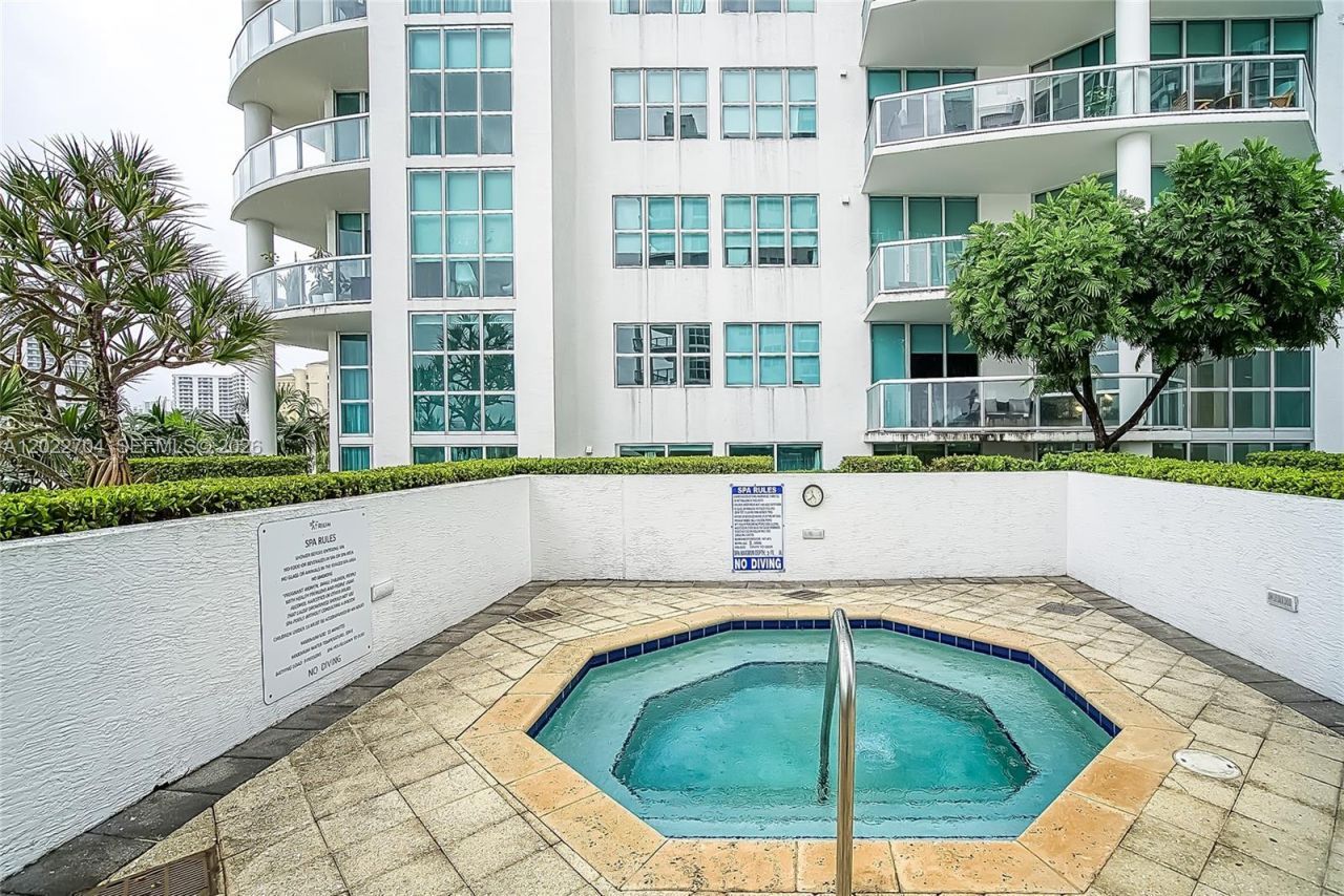 3131 NE 188th St, Unit 1-1104, Aventura, FL 33180 Photo
