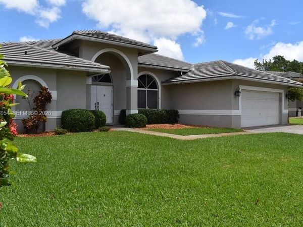 10205 SW 12th St , Pembroke Pines, FL 33025