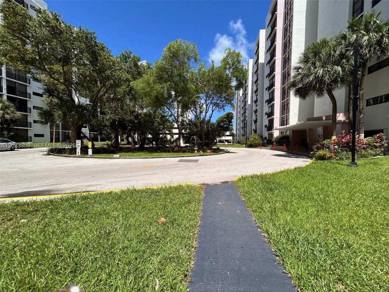 16909 N Bay Rd , Unit 720, Sunny Isles Beach, FL 33160 Photo