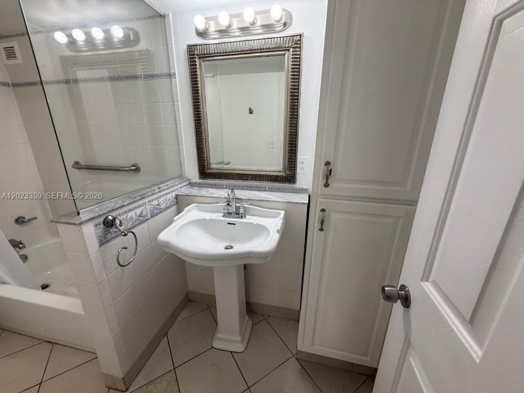 16909 N Bay Rd , Unit 720, Sunny Isles Beach, FL 33160 Photo