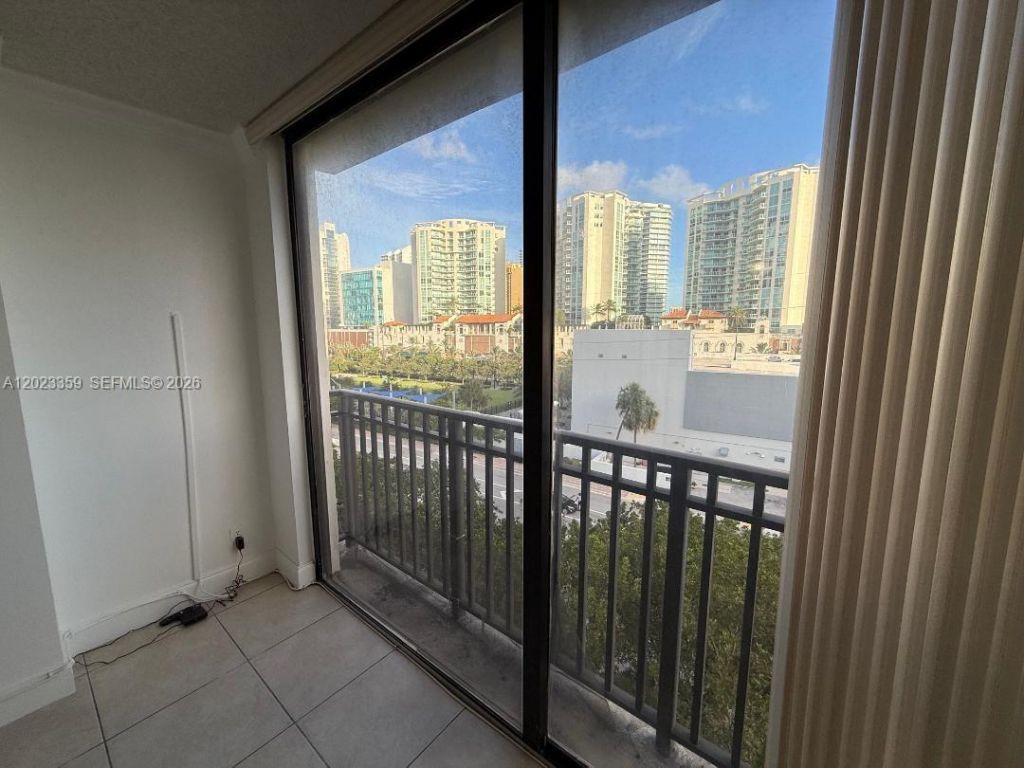 16909 N Bay Rd , Unit 720, Sunny Isles Beach, FL 33160 Photo