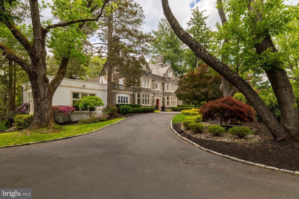 1670 CLOVERLY , JENKINTOWN, PA 19046