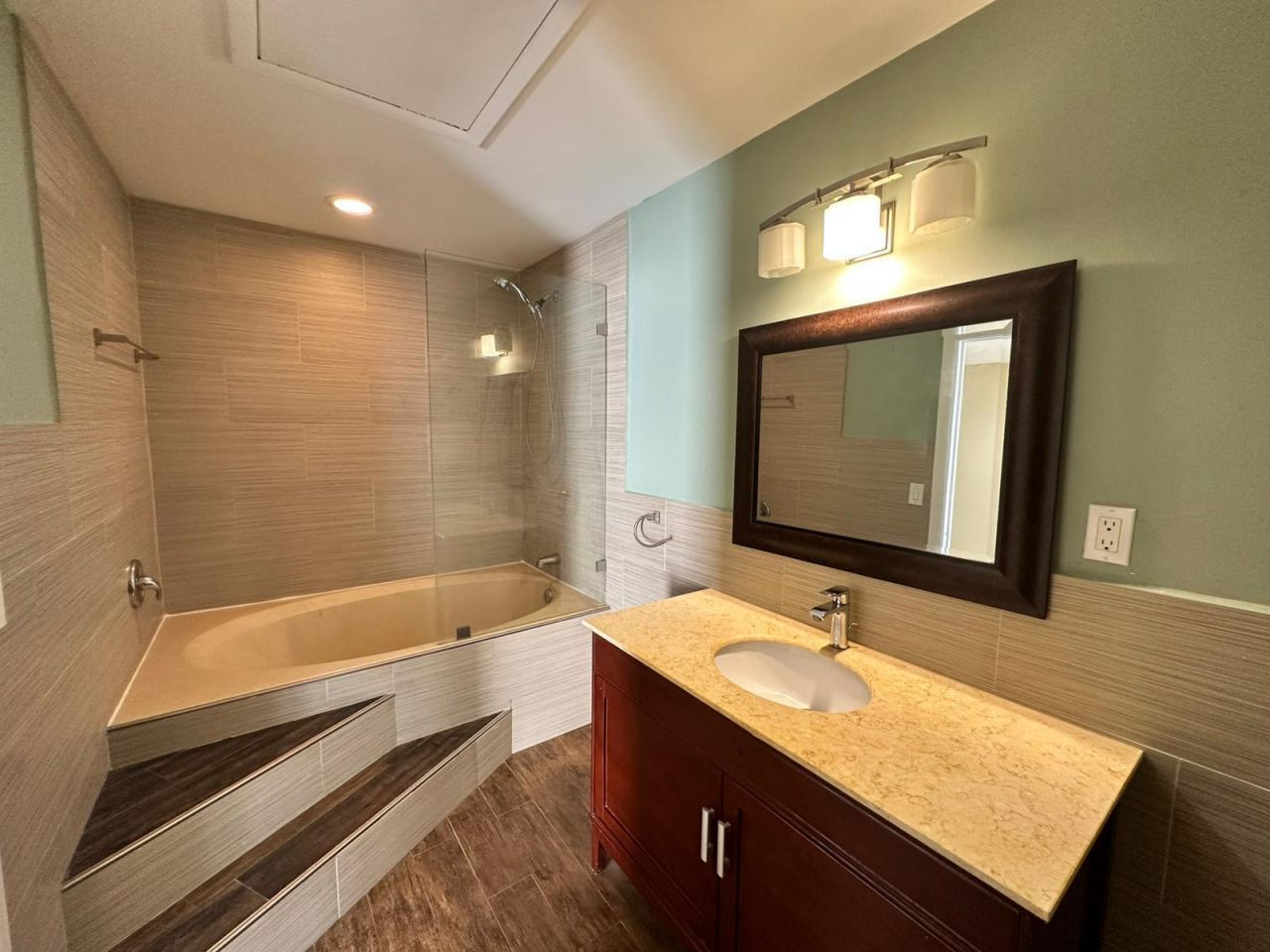 637 Executive Center Drive, Unit N203, West Palm Beach, FL 33401 Photo