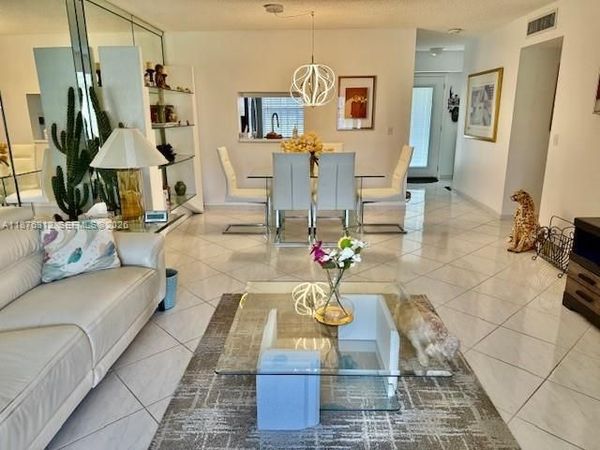 1025 SE 4th Avenue, Dania Beach, FL 33004