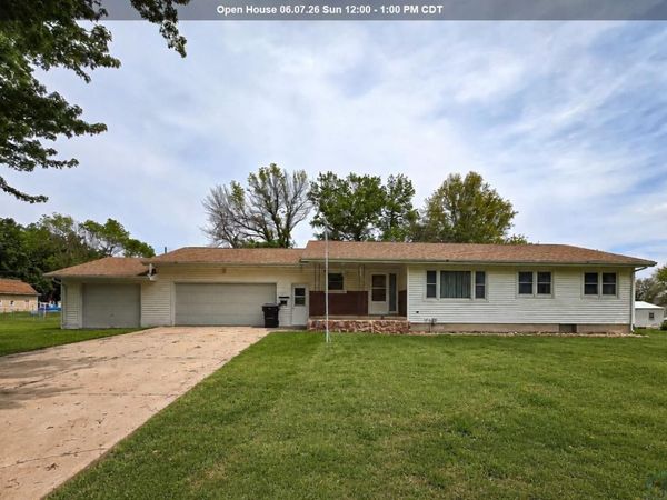 611 RAILROAD AVE, Correctionville, IA 51016