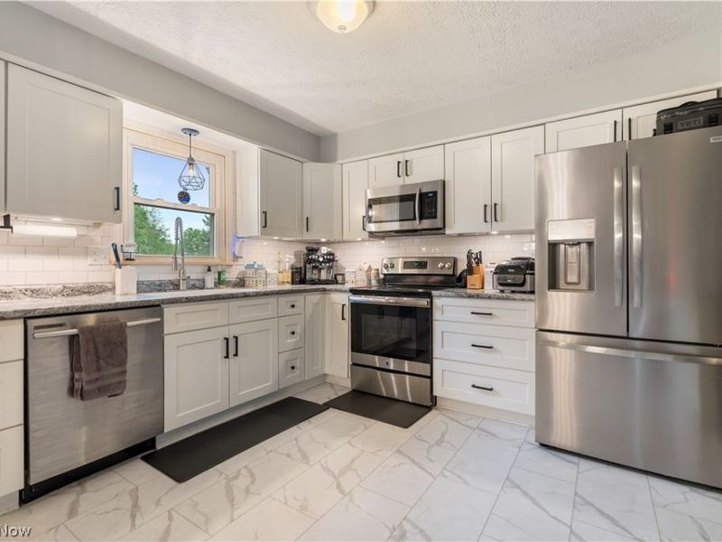 4581 Timothy Drive, Green, OH 44319 Photo 9