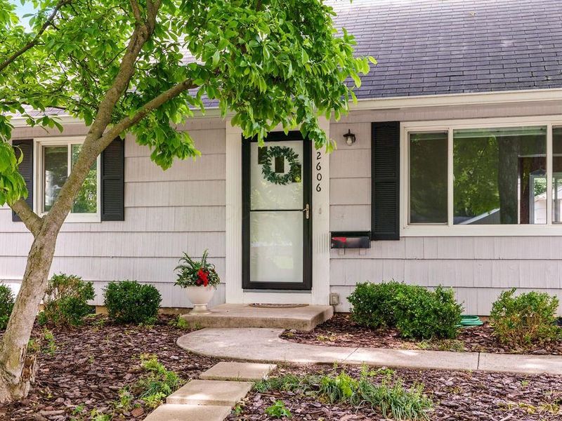 2606 Swansea Road, Columbus, OH 43221 Photo 2