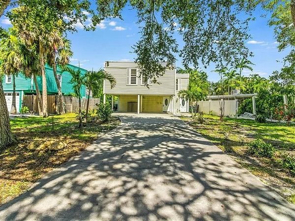 643 CALLE DE PERU , SARASOTA, FL 34242