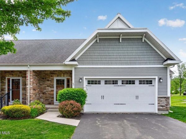 92 Lorenzo Drive, Troy, NY 12180