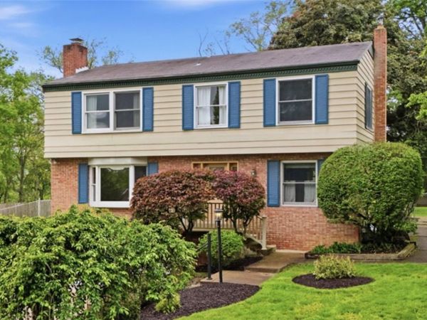 139 E Edgewood Dr, Canonsburg, PA 15317