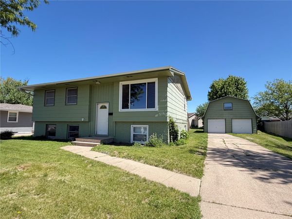 1900 Daleview Drive , Marion, IA 52302