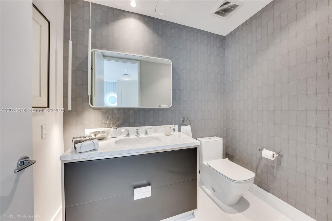 15701 Collins Ave , Unit 3001, Sunny Isles Beach, FL 33160 Photo