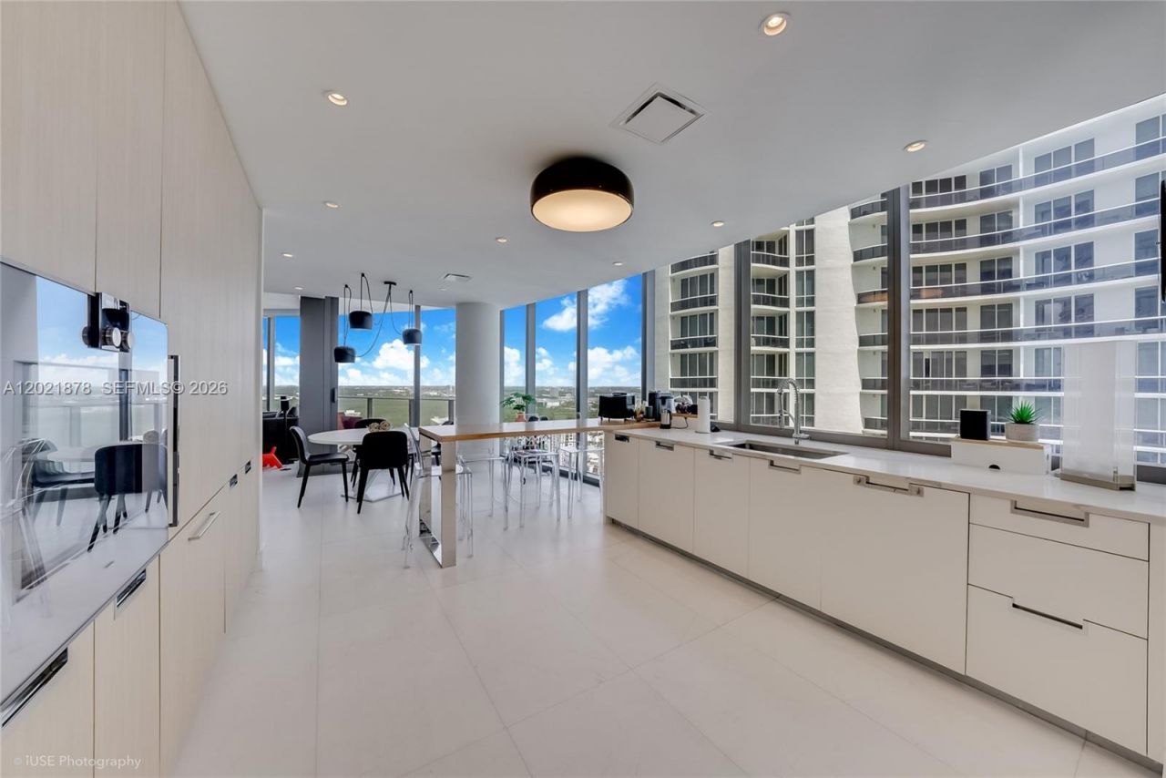 15701 Collins Ave , Unit 3001, Sunny Isles Beach, FL 33160 Photo