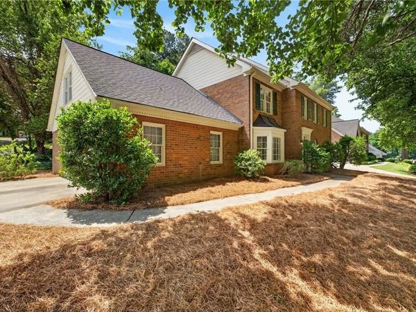 4150 Woodlark Court NE, Roswell, GA 30075
