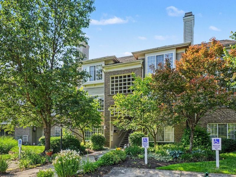 9805 Regatta Drive, Unit 301, Cincinnati, OH 45252 Photo 1