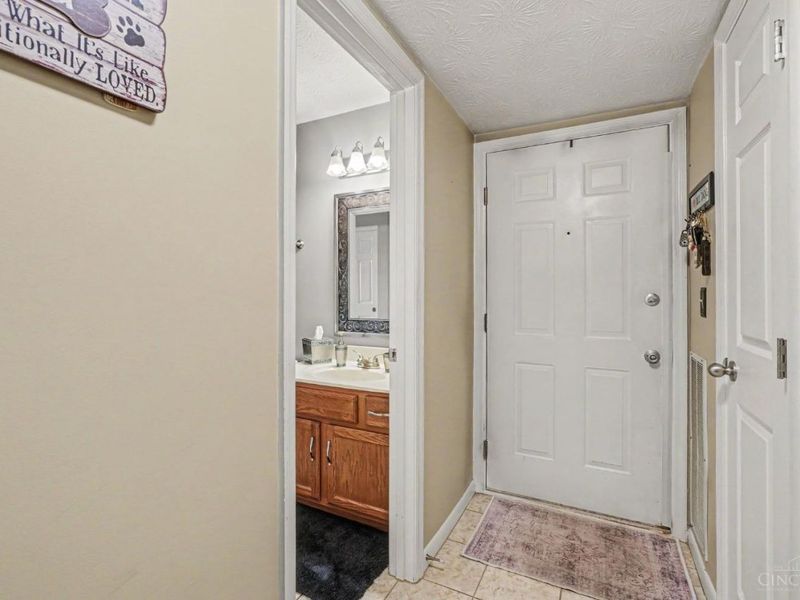 9805 Regatta Drive, Unit 301, Cincinnati, OH 45252 Photo 11