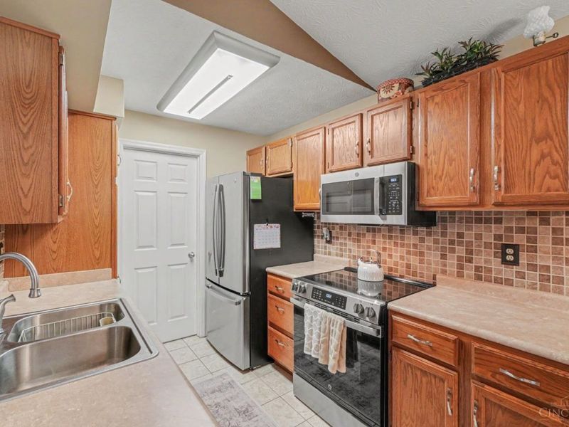 9805 Regatta Drive, Unit 301, Cincinnati, OH 45252 Photo 4