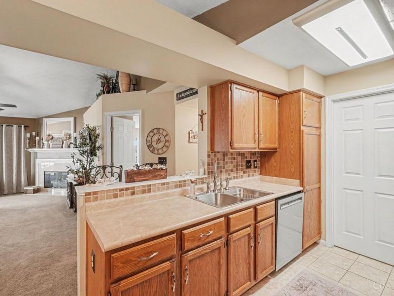9805 Regatta Drive, Unit 301, Cincinnati, OH 45252 Photo 5