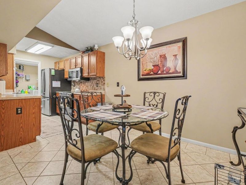 9805 Regatta Drive, Unit 301, Cincinnati, OH 45252 Photo 6