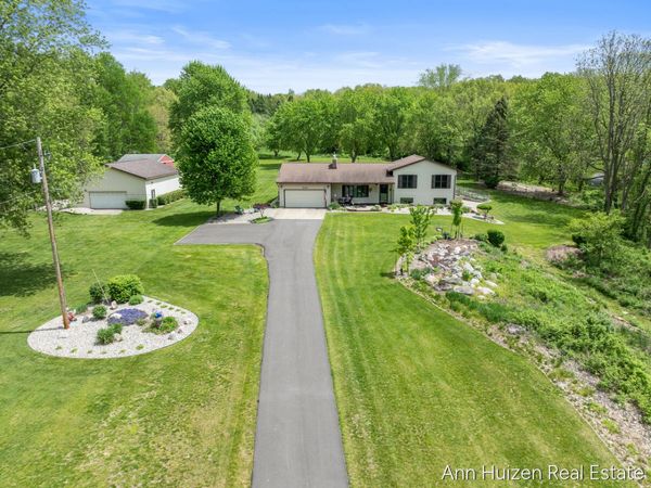 6240 Sunfish Lake Avenue NE, Rockford, MI 49341
