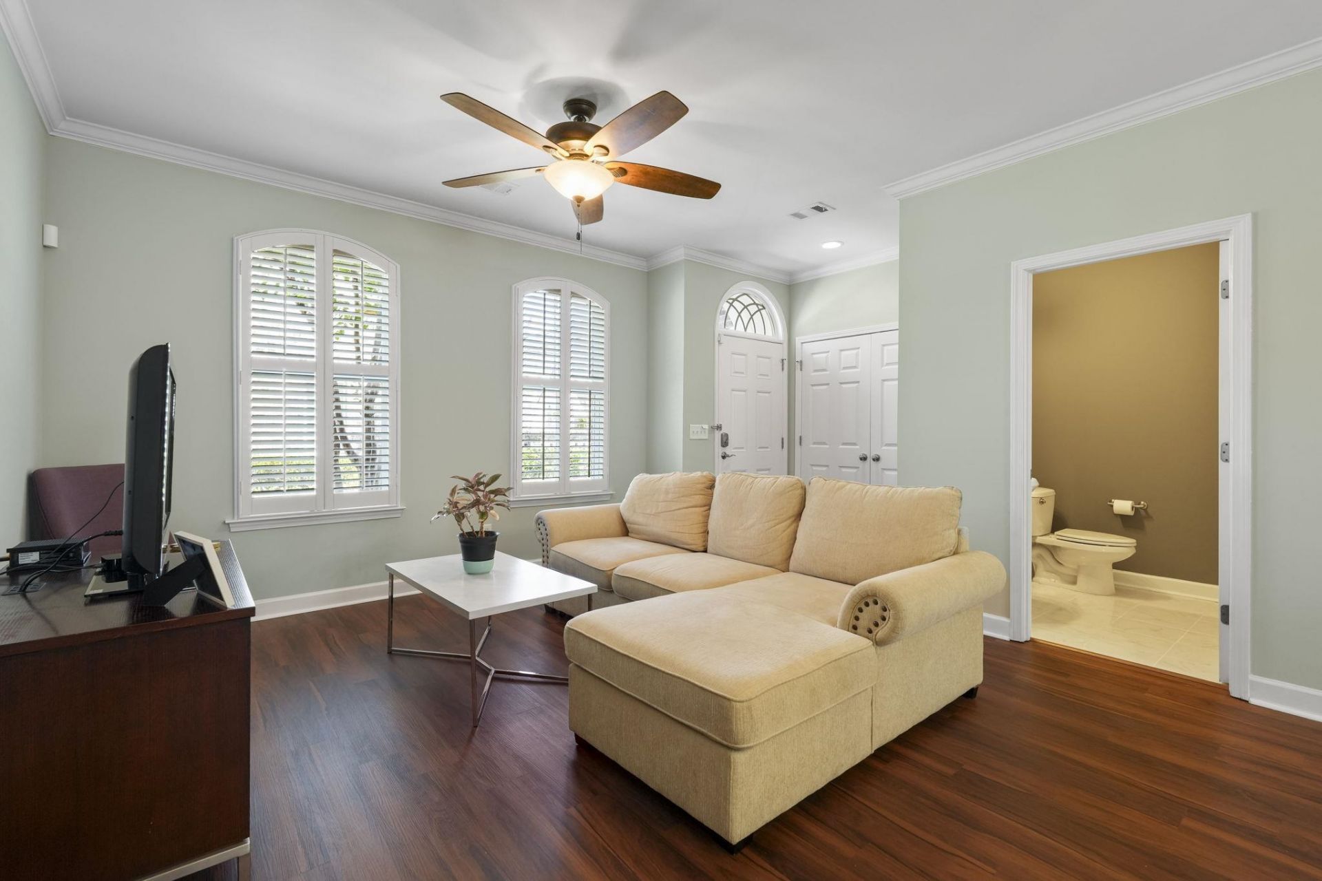 750 Howard Ave. Photo 10