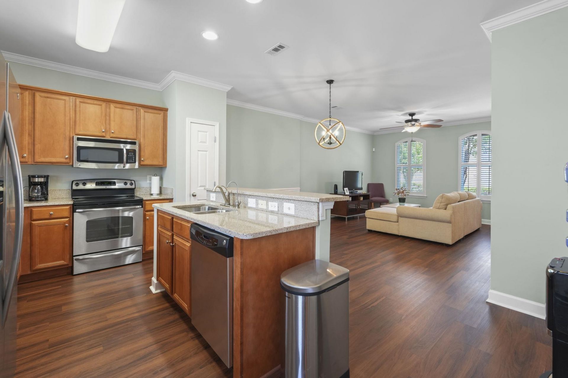 750 Howard Ave. Photo 21