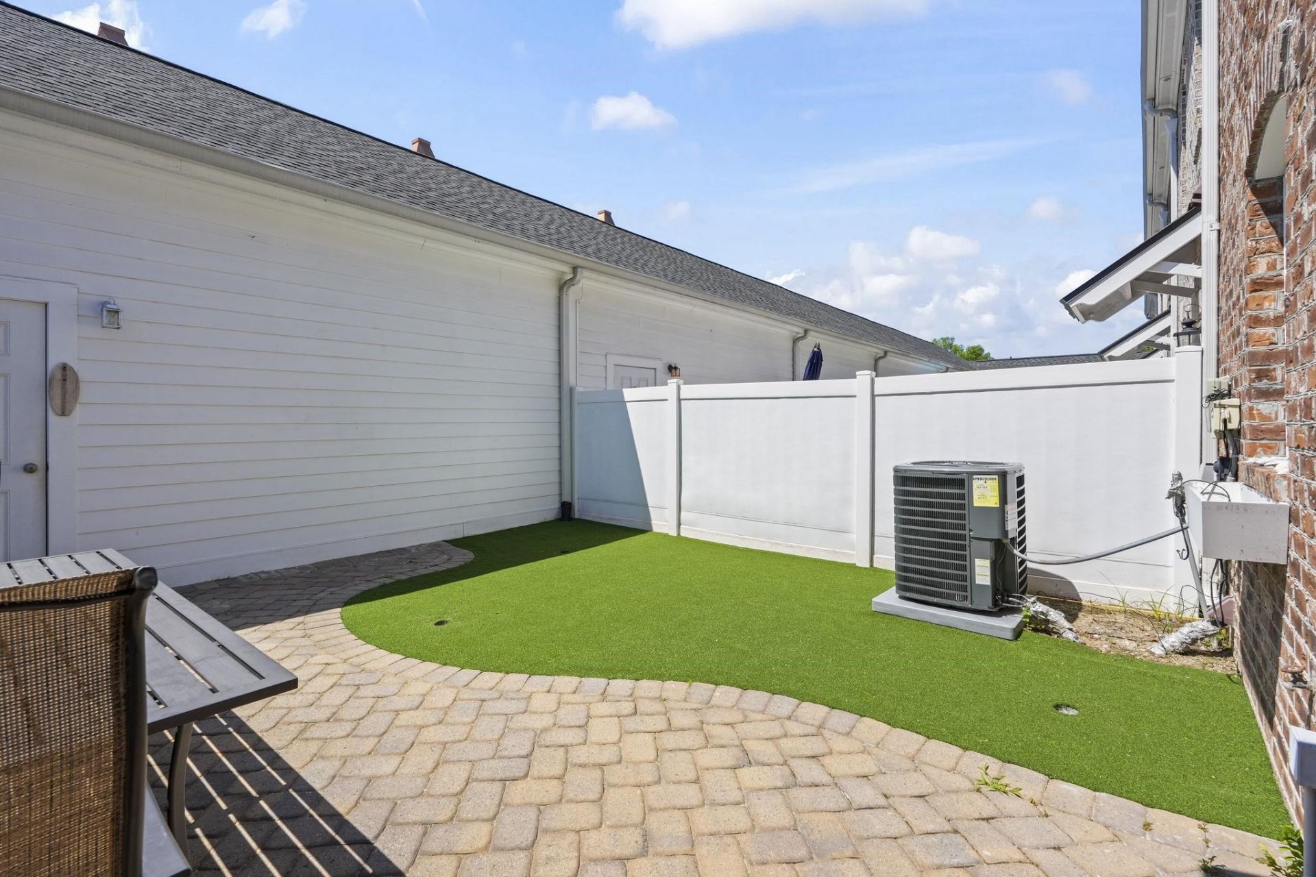 750 Howard Ave. Photo 23