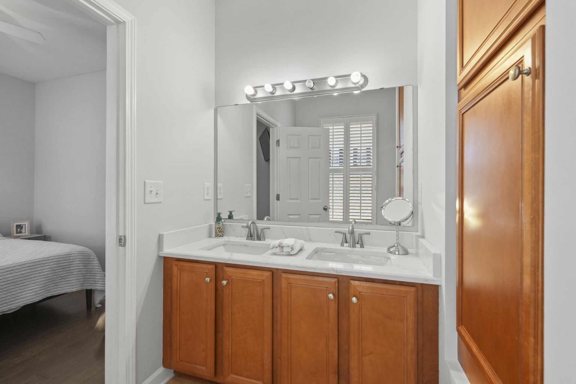 750 Howard Ave. Photo 33
