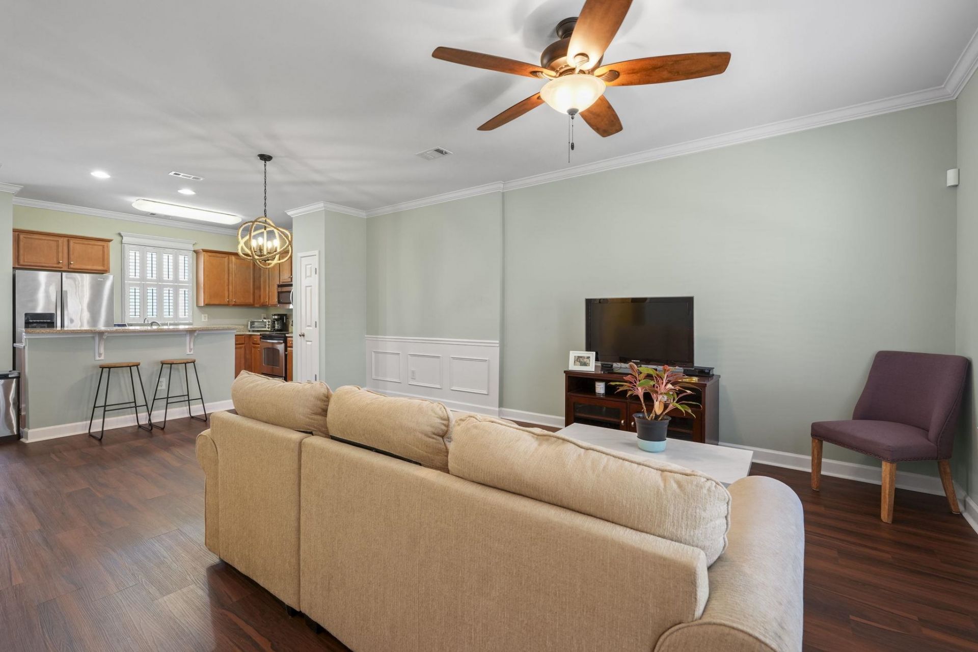 750 Howard Ave. Photo 8