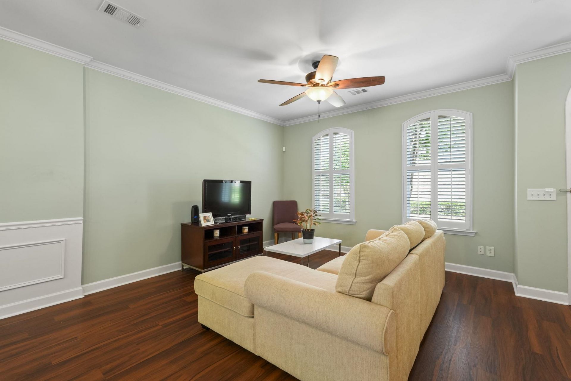 750 Howard Ave. Photo 9