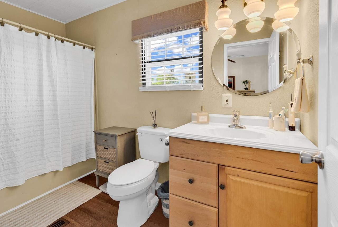 1511 Tams Dr. Photo 17