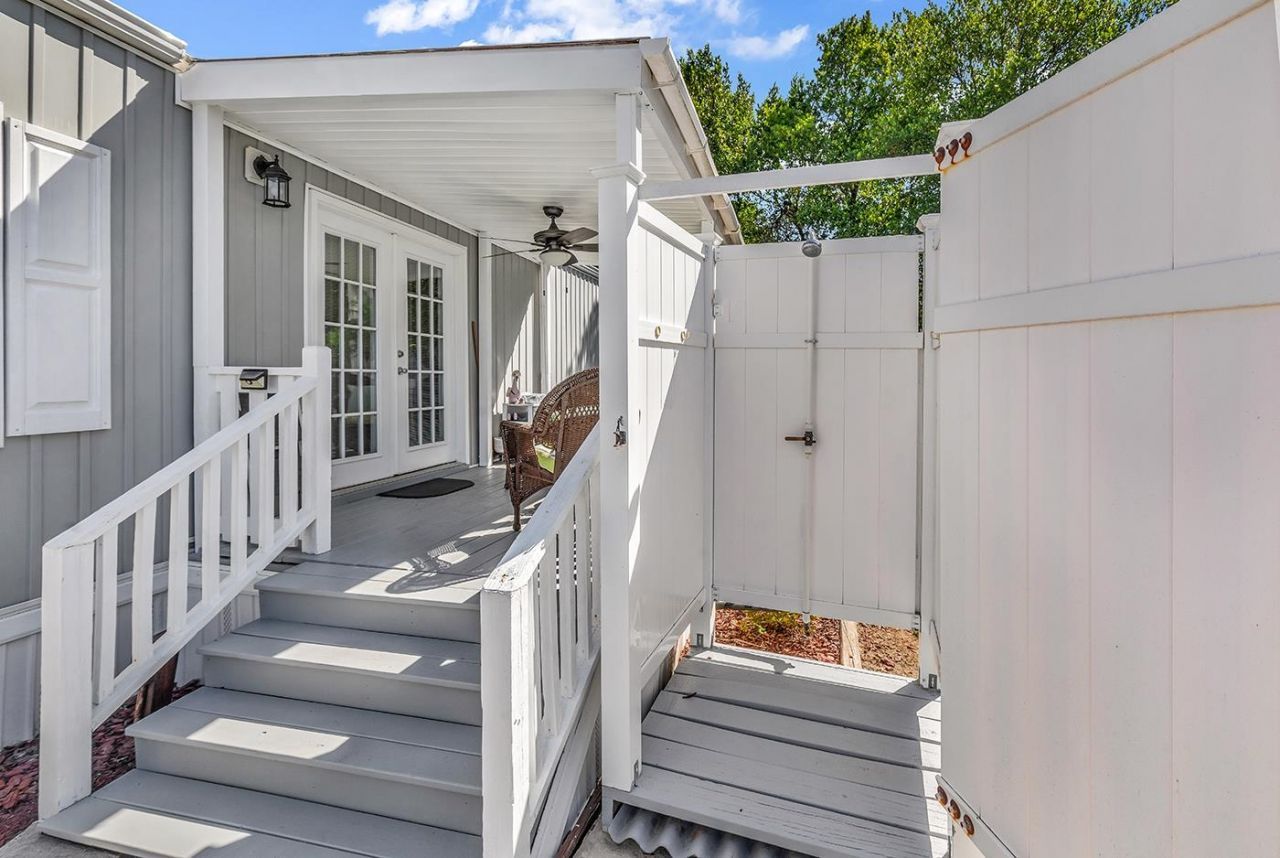 1511 Tams Dr. Photo 24