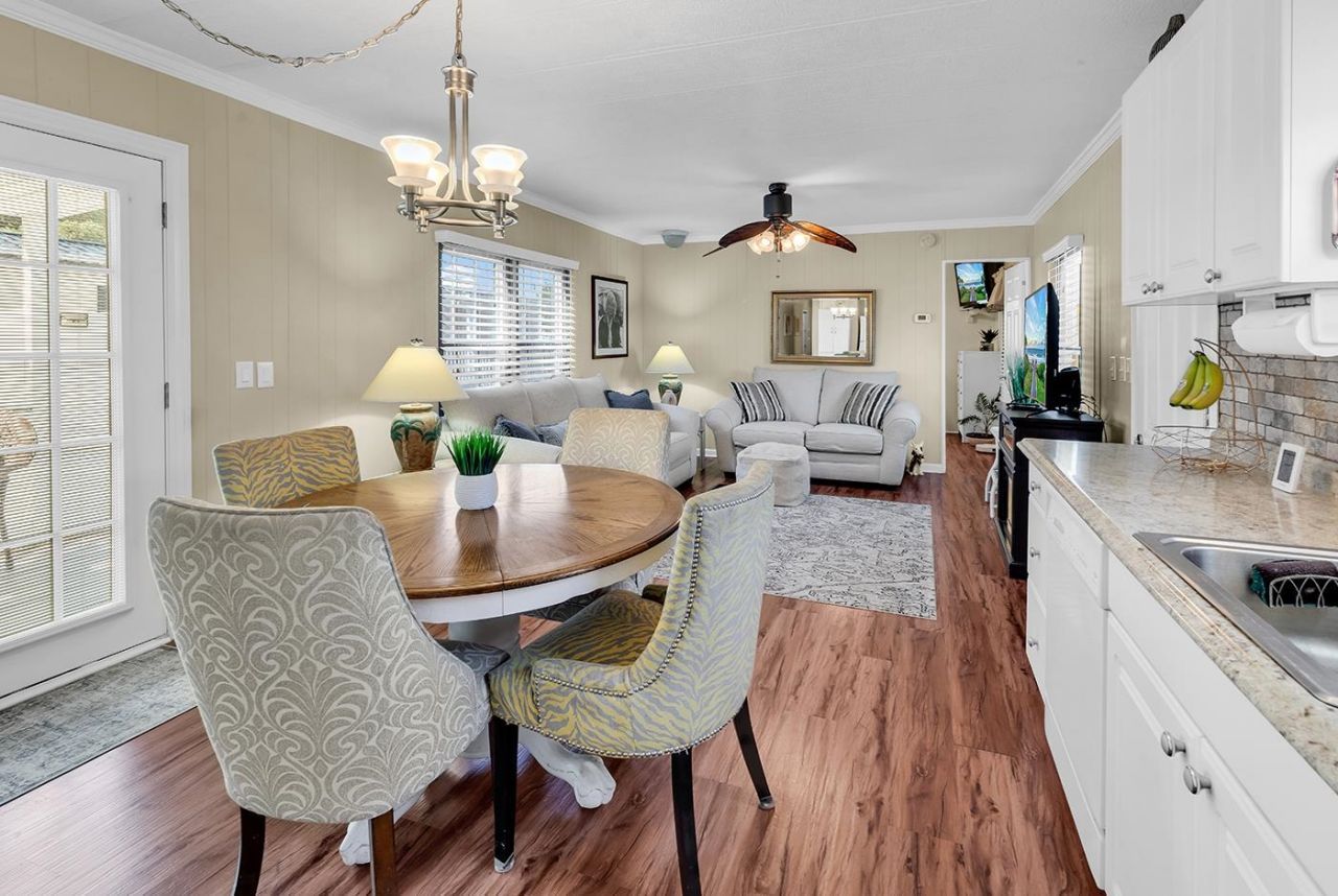 1511 Tams Dr. Photo 9